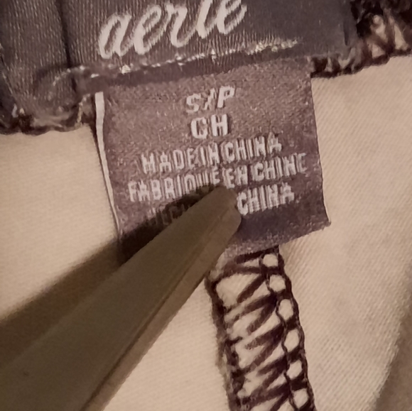 Geometric Black white Aerie leggings - Picture 7 of 7